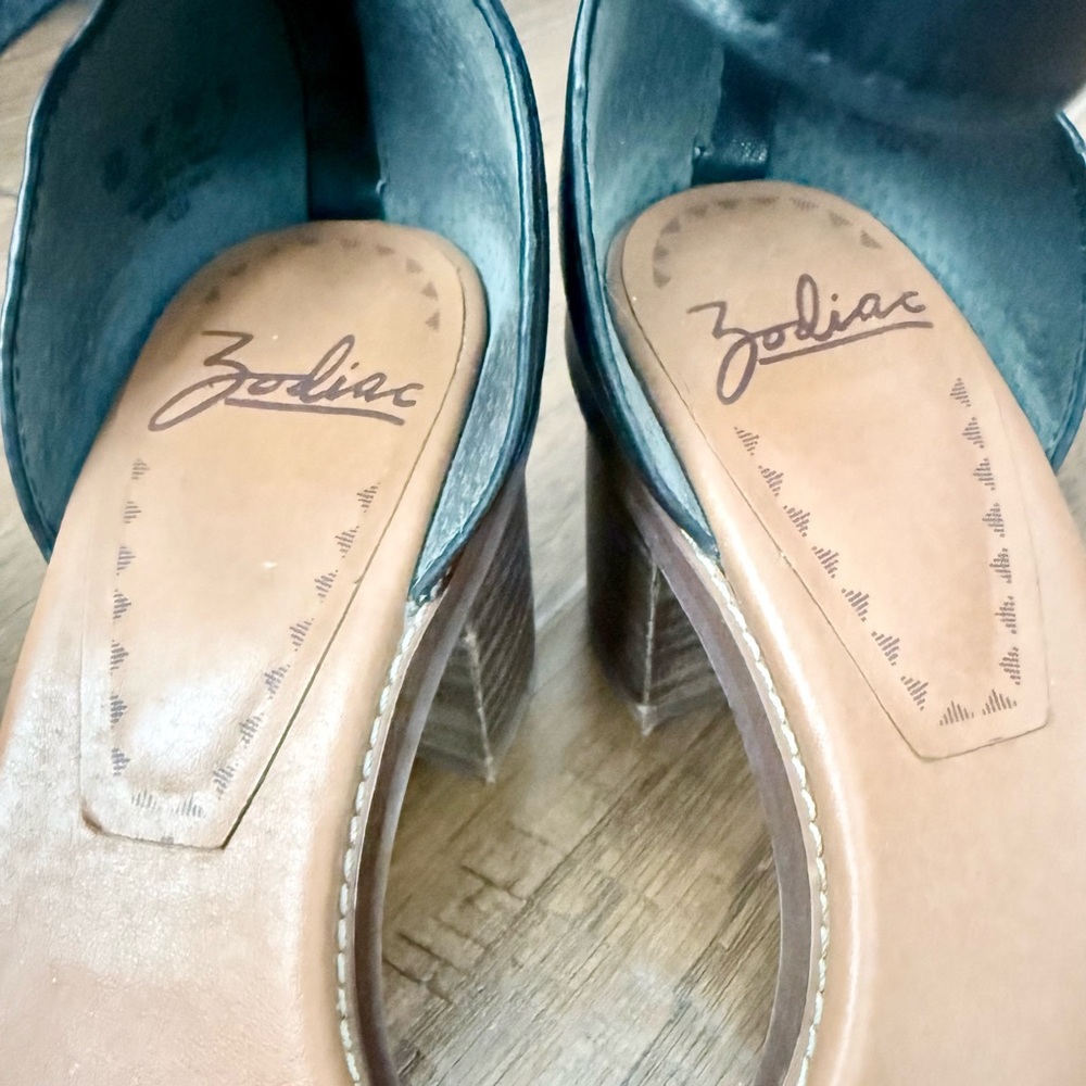Zodiac Ilsa Black Ankle Strap Heels - Picture 9 of 10